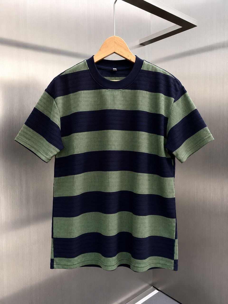 STRIPPED T-SHIRT
