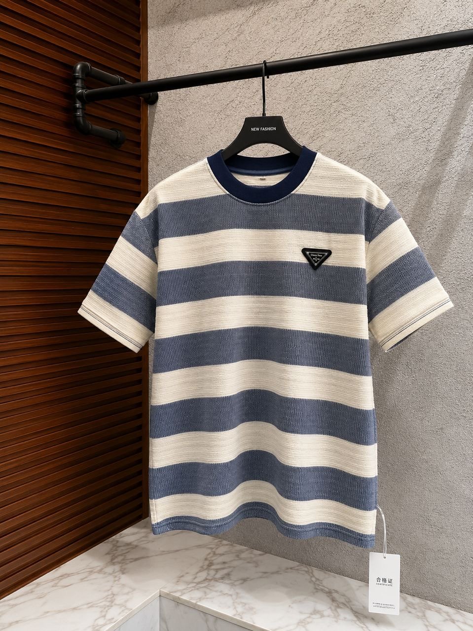 STRIPPED T-SHIRT